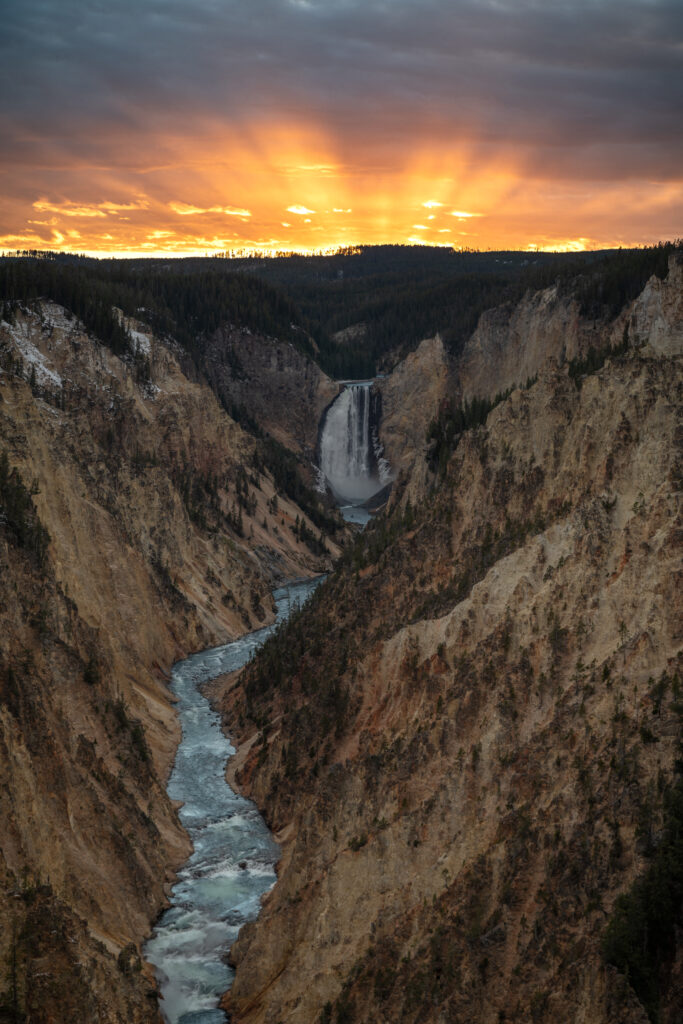 yellowstonelowerfallssunsetsunrays